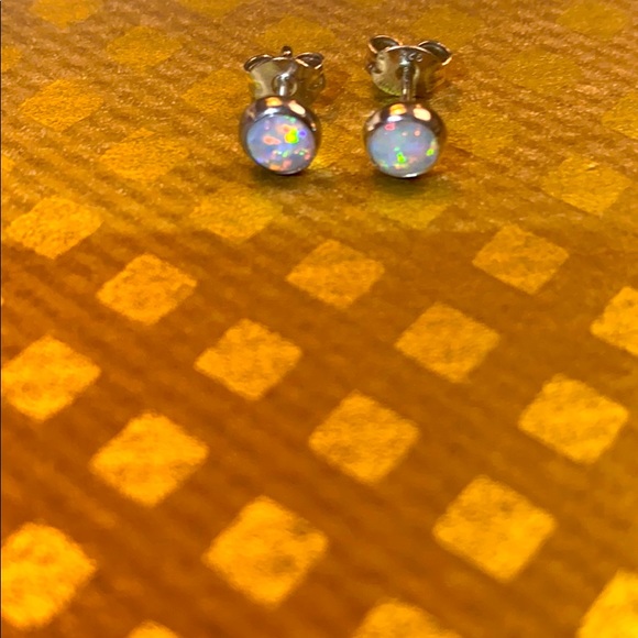Super cute simulated opals in silver tone stud - Picture 2 of 3
